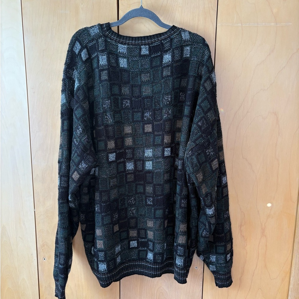 Vintage-Inspired Black and Gray Geometric Knit Sweater - Picture 3 of 5